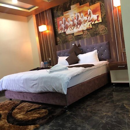Hotel Hot Pot, Dhangadhi Kültér fotó