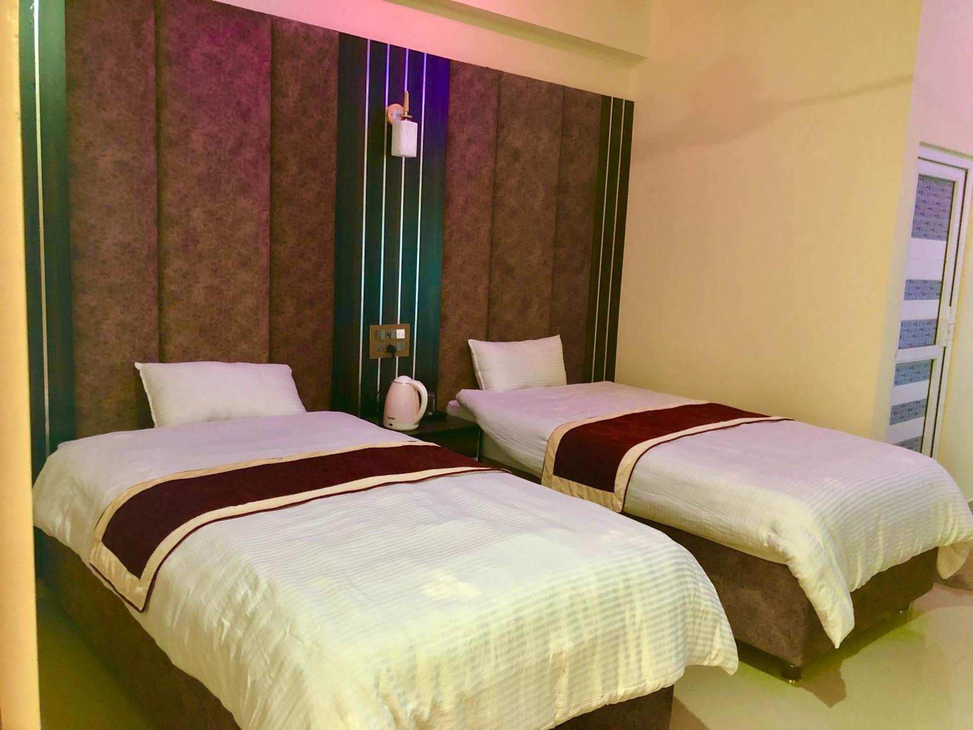 Hotel Hot Pot, Dhangadhi Kültér fotó