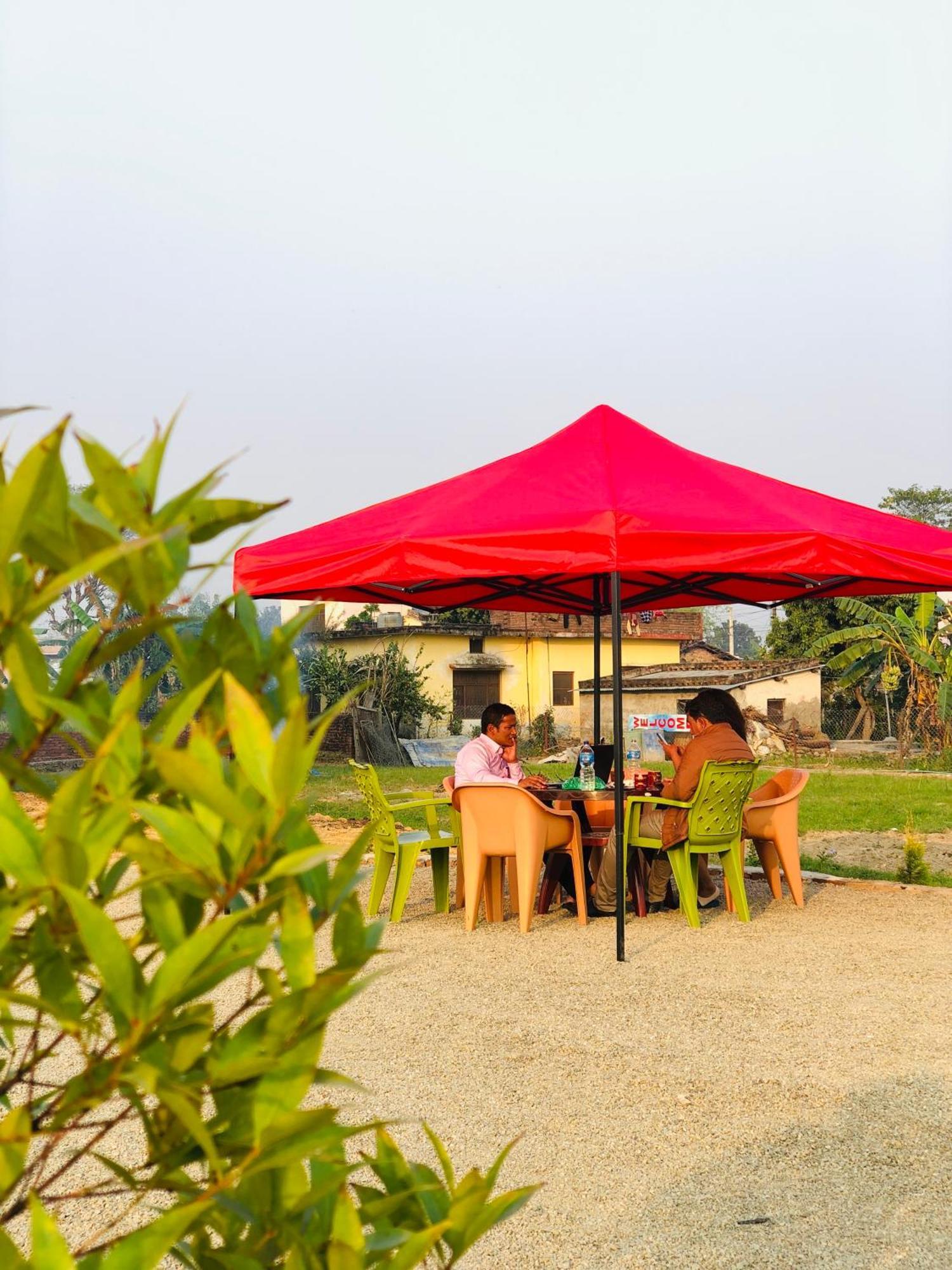 Hotel Hot Pot, Dhangadhi Kültér fotó