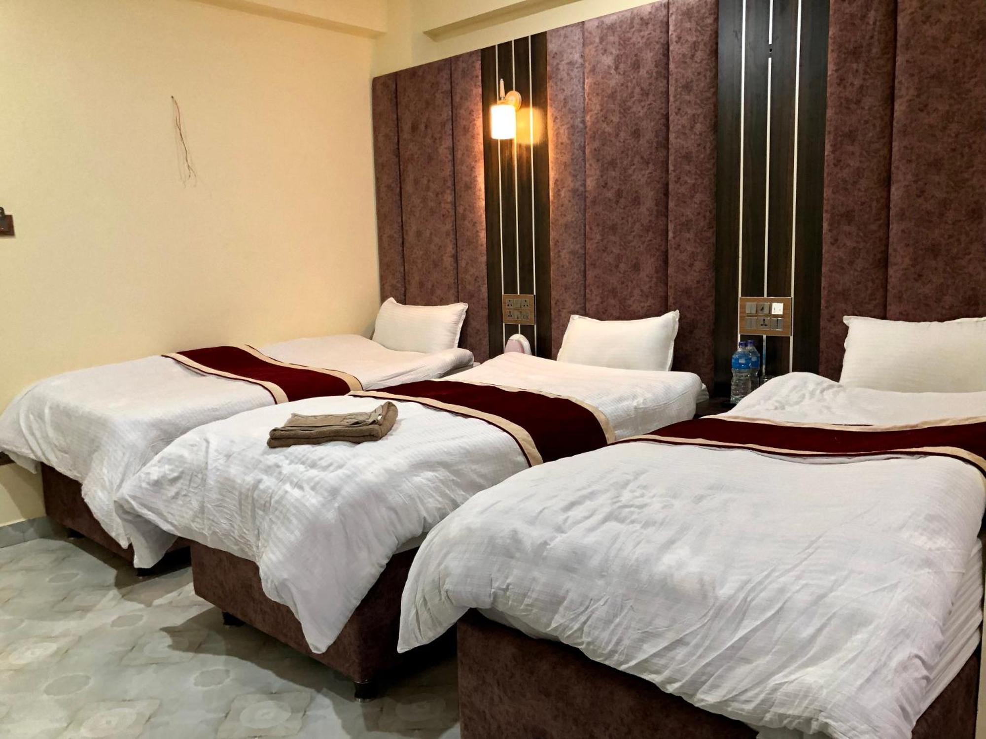 Hotel Hot Pot, Dhangadhi Kültér fotó