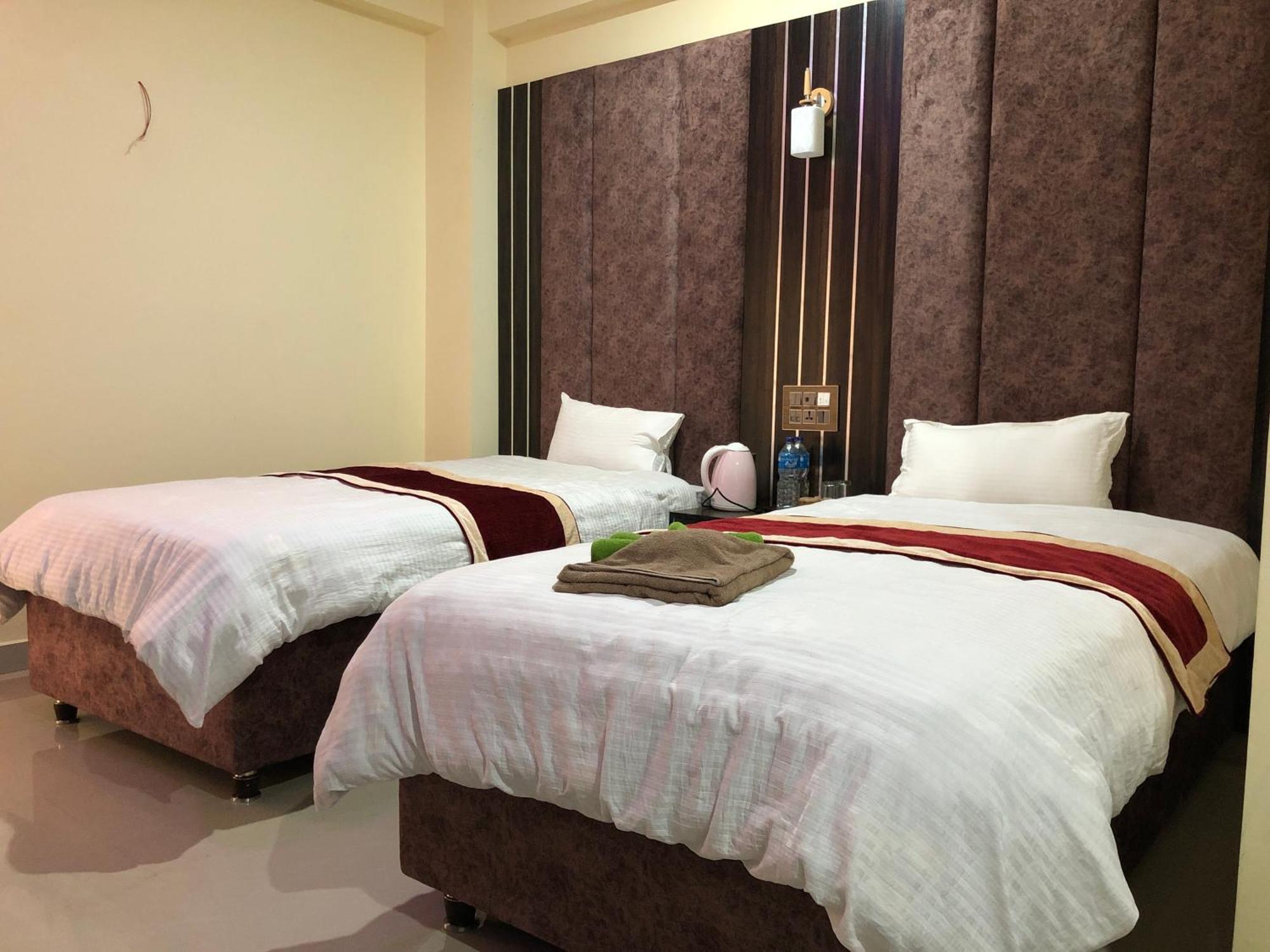 Hotel Hot Pot, Dhangadhi Kültér fotó