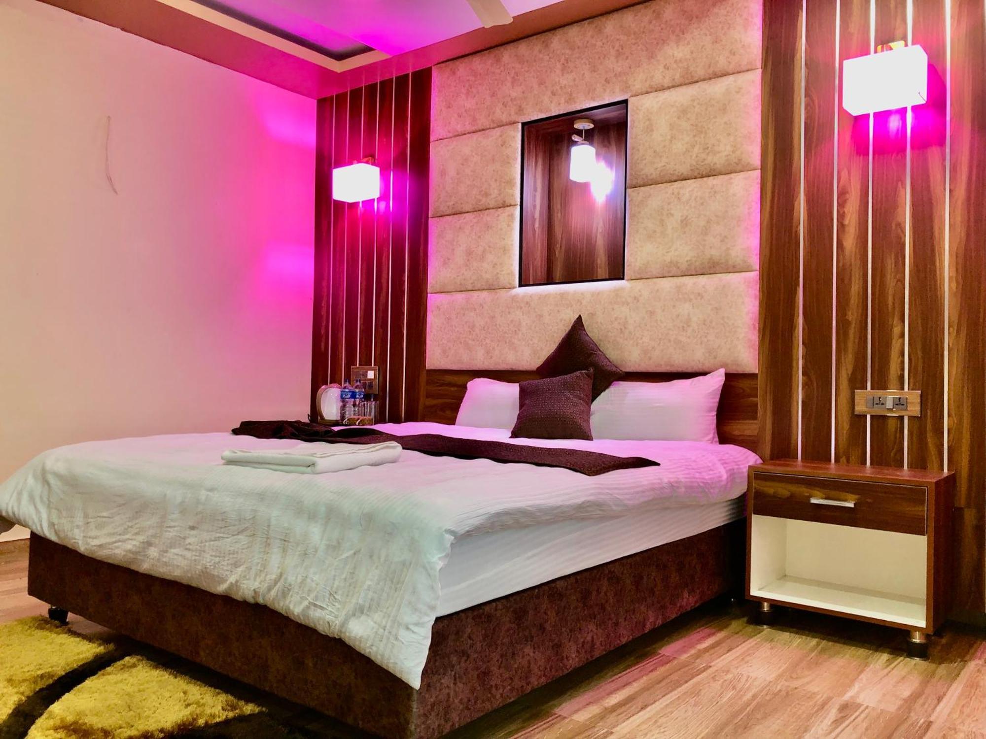 Hotel Hot Pot, Dhangadhi Kültér fotó