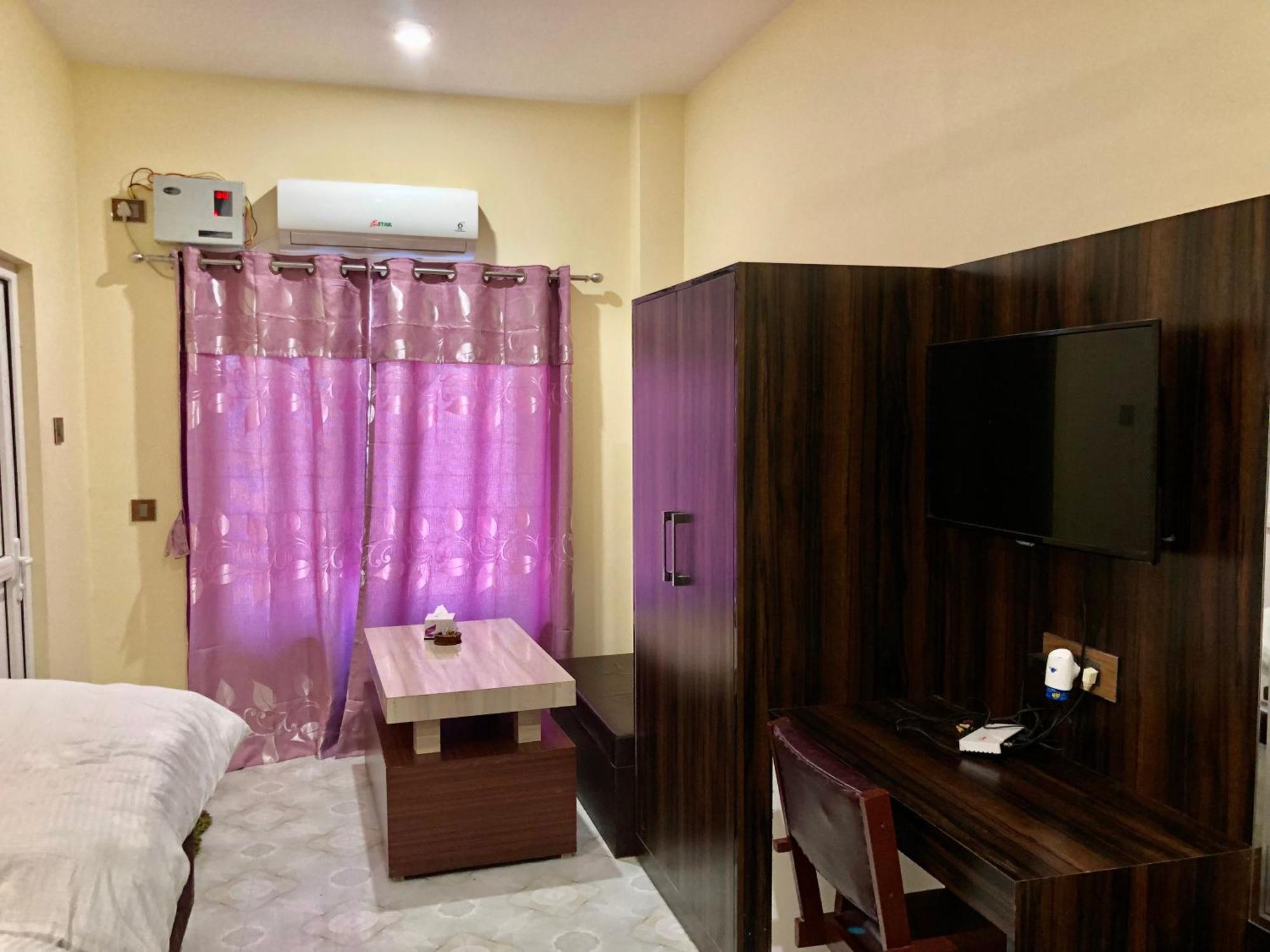 Hotel Hot Pot, Dhangadhi Kültér fotó